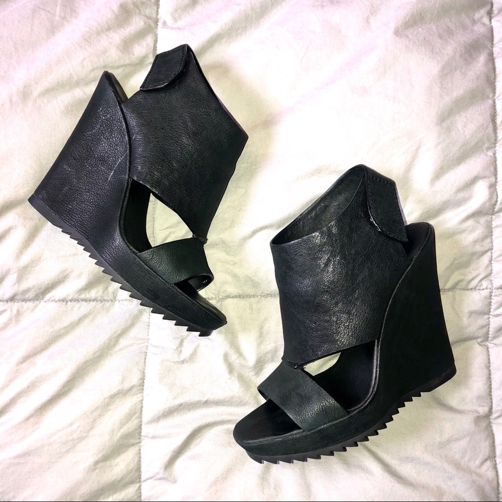 Vincent Camuto Gevara leather wedge